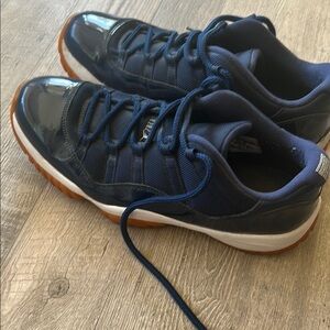 Men's Lowtop Jordan 11 Navy and Gum in Size 11